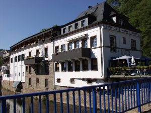  Bild: Hotel M�ller Kyllburg Eifel mit Terrasse zur Kyll 