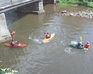  Foto: Kanufahrer an der Kyllbr�cke 